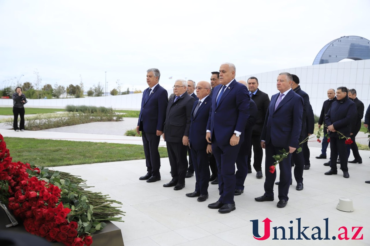 Dövlət rəsmiləri Zəfər parkını ziyarət edir - FOTOLAR (VİDEO)